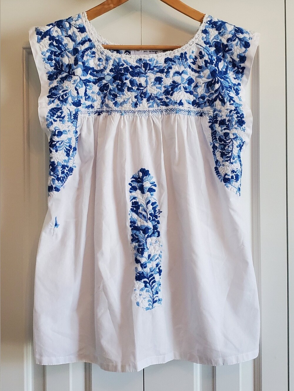 Womens Mi Golondrina Blue White Hand Embroidered Peasant Style Top Mexico Medium
